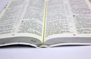 Библия 077 TI  кожа,  белая